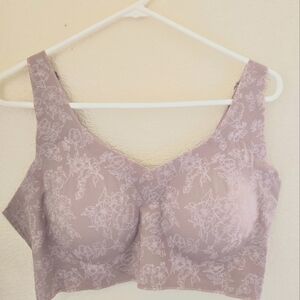 Bali Floral Lace Bra - Lavender New with 
Beautiful fabric with lace.  Gorgeous